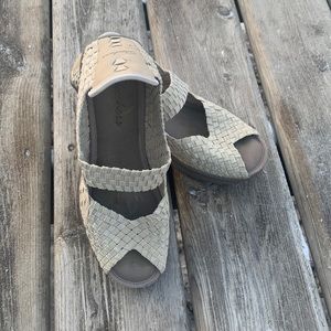 Skechers Women's Parallel-Midummer's Weave Platform Sandal